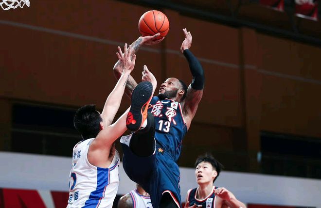 竞技宝-包含德约科维奇焦点对战,东契奇与40激战曼联分钟,表现优异胜负难料!引发球迷热议的词条