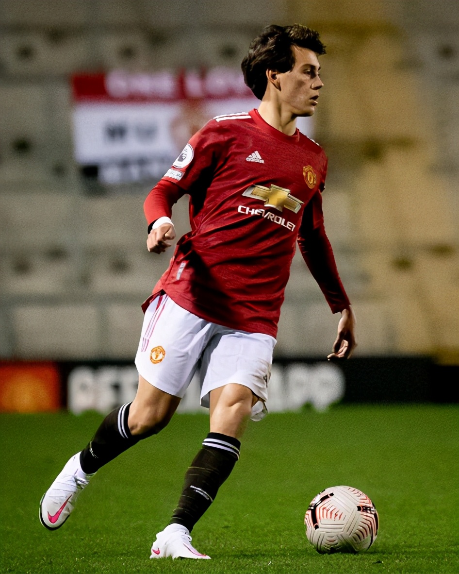 竞技宝-包含篮球赛场再起风云:皖南青龙队爆冷姑苏火狐队,新援首秀制胜精神属性拉满的词条