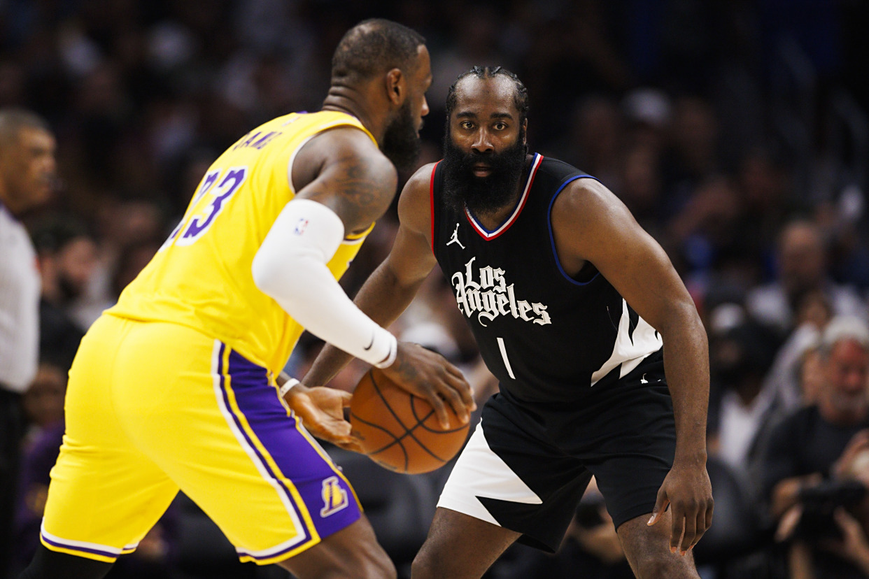 JJB-包含詹姆斯迎来十二赛季出色发挥，快船观众热烈欢呼！赛场气氛高涨的词条